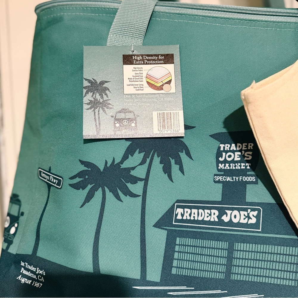 Trader Joe’s Cooler Bag & Reusable Tote Bundle - Picture 6 of 6
